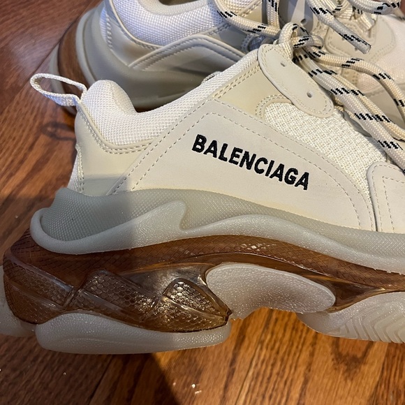BALENCIAGA Off-White Triple S Sneakers - Picture 13 of 17